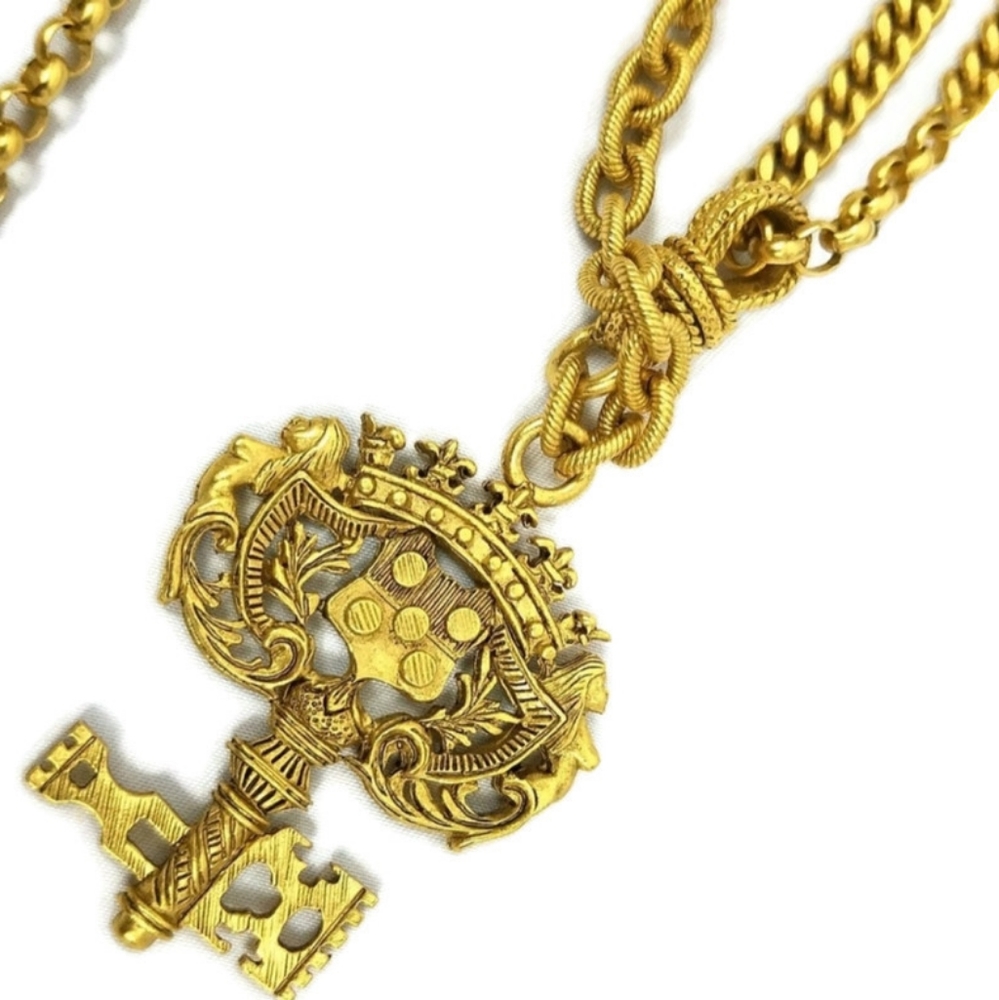 Elizabeth Cole necklace goldplated antiqued key pa